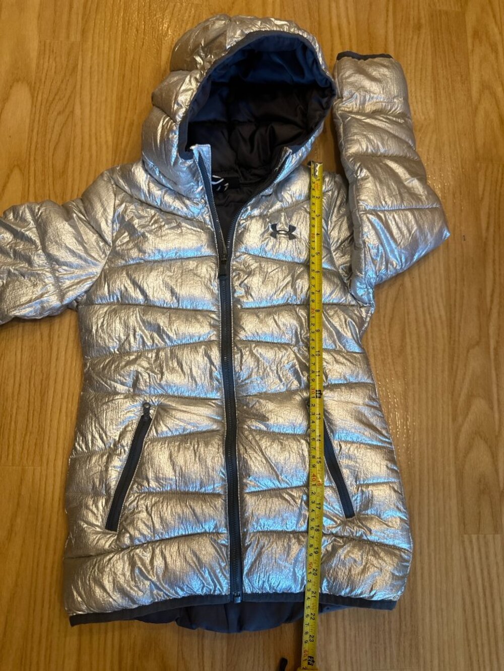 Under Armour Girls Metallic Silver Hooded Puffer Jacket Size S - Picture 6 of 9